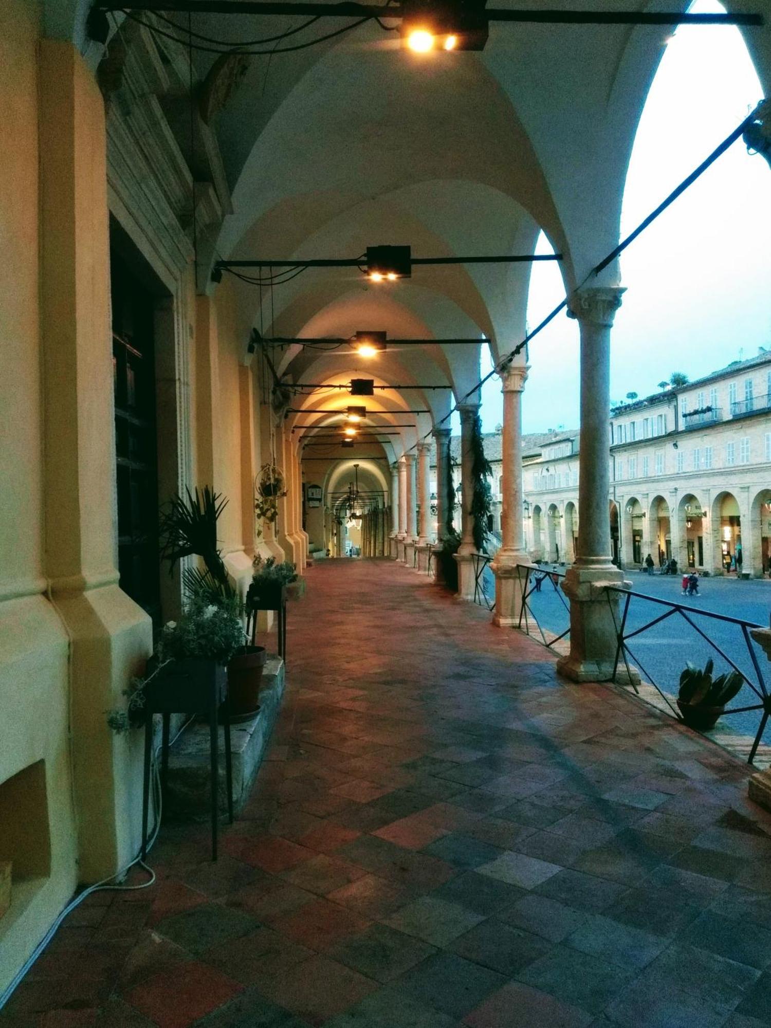 Casa Vacanze Nel Centro Storico Di Fermo Happy Song Экстерьер фото